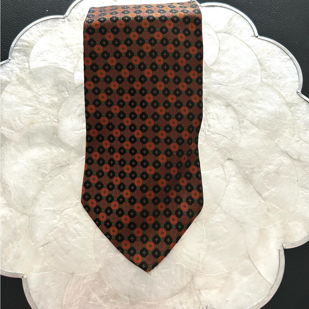 Elegant Black and Orange Patterned Silk Tie